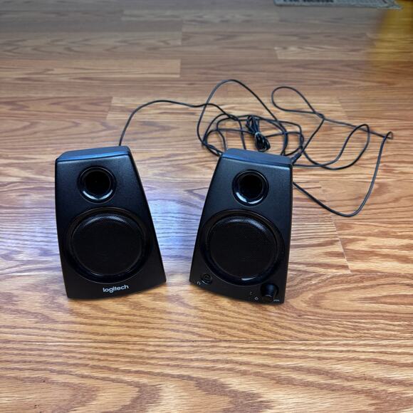 Logitech Z130 Stereo Speakers - Picture 2 of 9